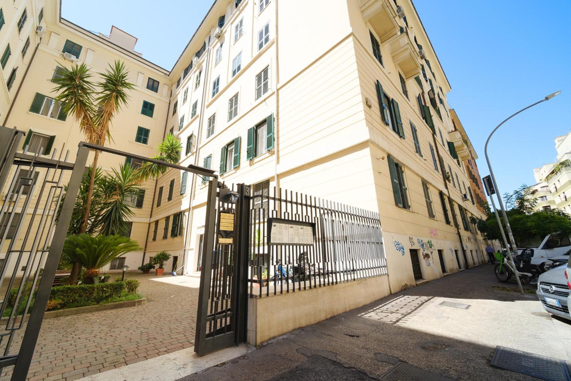 Domus Paruta, Rome